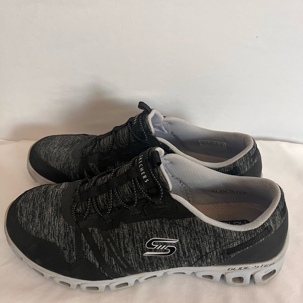 Skechers Woman’s size 9 Athletic Shoes
